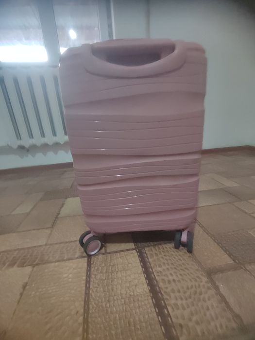 Чемодан сатылады бағасы 5000 мың теңге