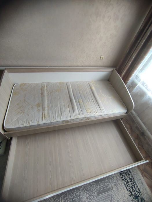 Продам односпальную кровать