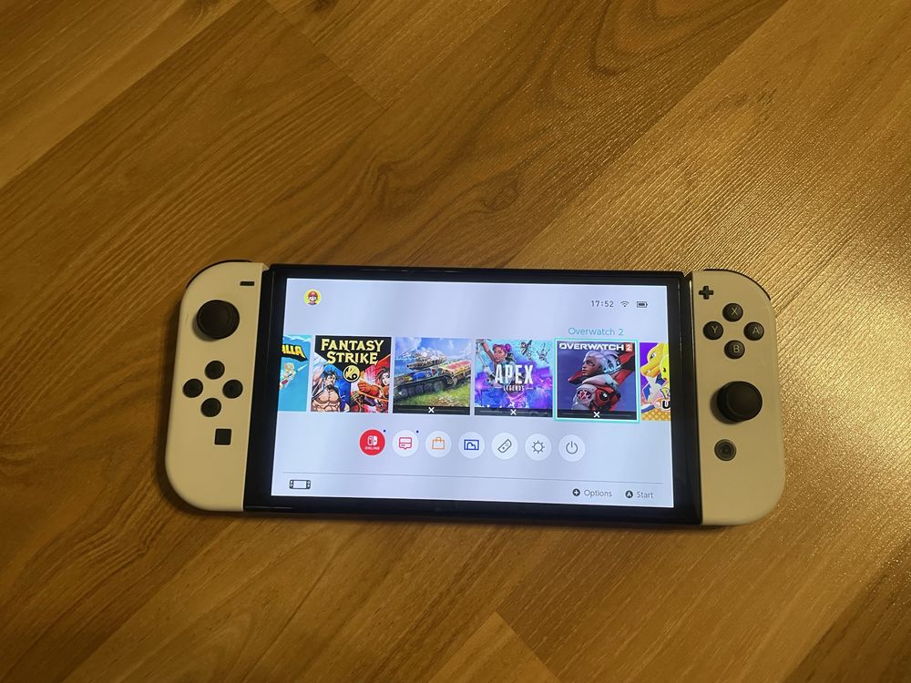 Nintendo switch OLED с подарък игри