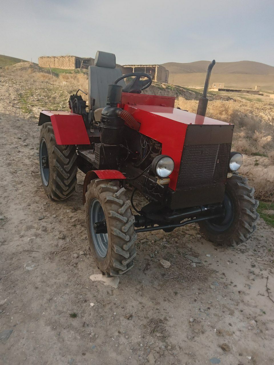 Barakali TRAKTOR ayirboshlashga xam