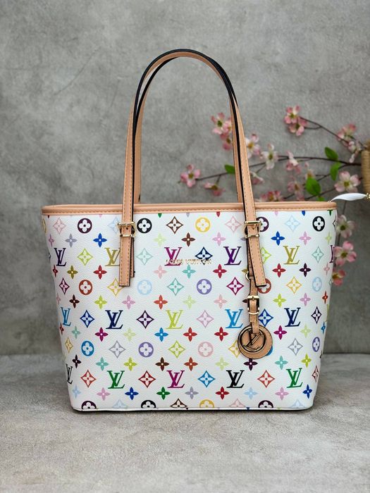 Genti Louis Vuitton noi