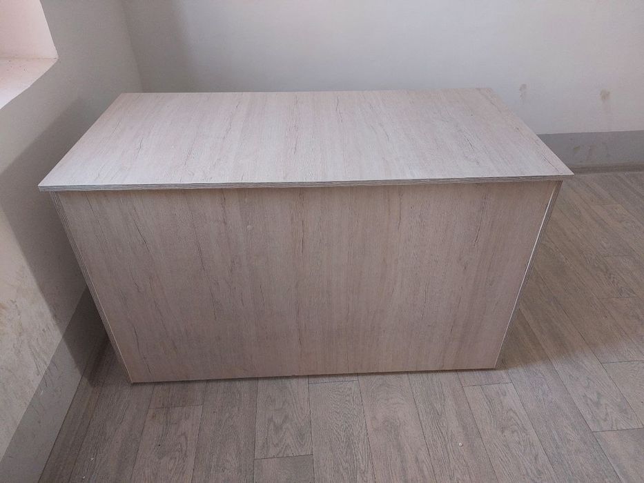 O'quv markaz jihozlari sotiladi.