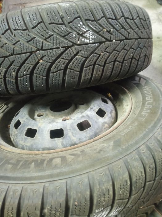 Продам на Дэу Матиз комплект корейской зимней резины с дискоми.