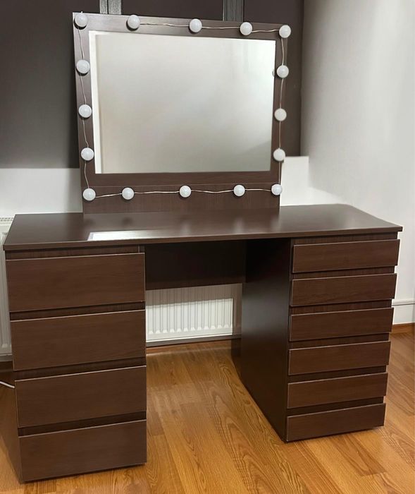 Masa toaleta machiaj