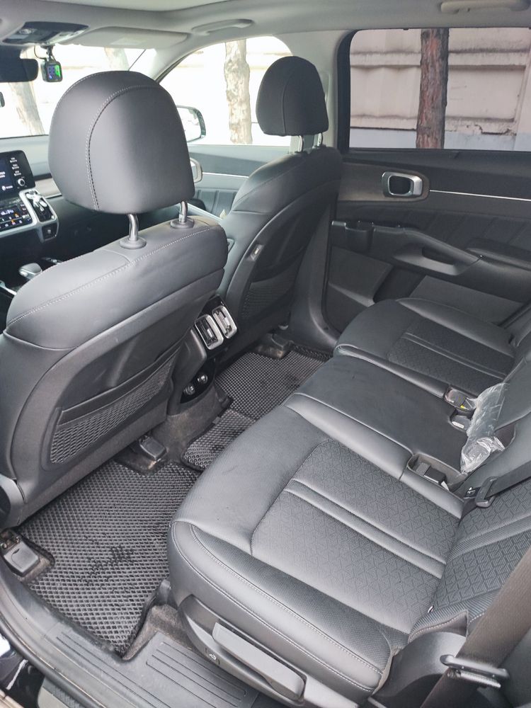 Kia Sorento Қора рангли, тоза ва яхши ҳолатдаги машина сотилади
