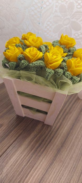 Кошница с вечни рози