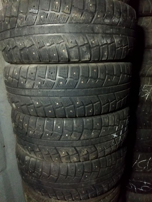 Шины 225/60/17 зимние комплект