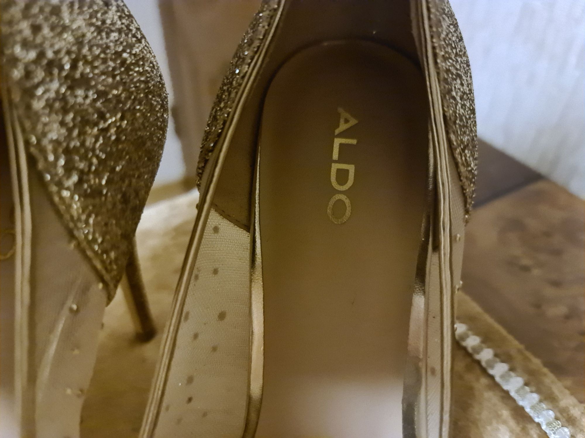 бки "ALDO" продаю дёшево. Прошу 400. 000 сум. Могу уступить.