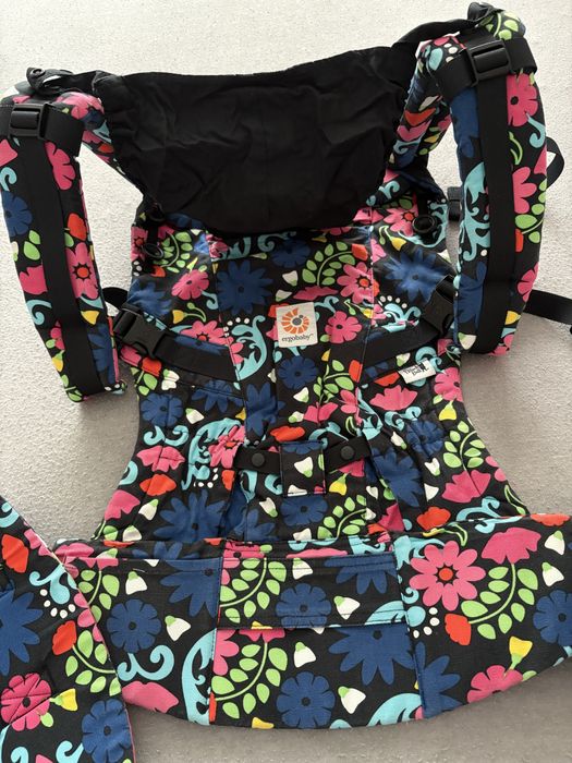 Ergobaby Adapt Ергономична раница за бебеносене French Bull-flores