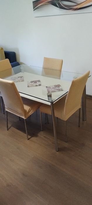 Холна маса с 4 стола