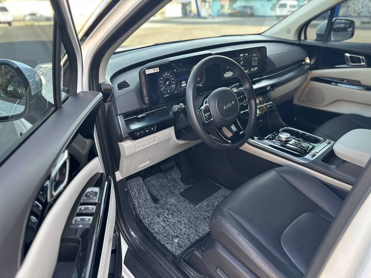 Kia Carnival в максимальной комплектации