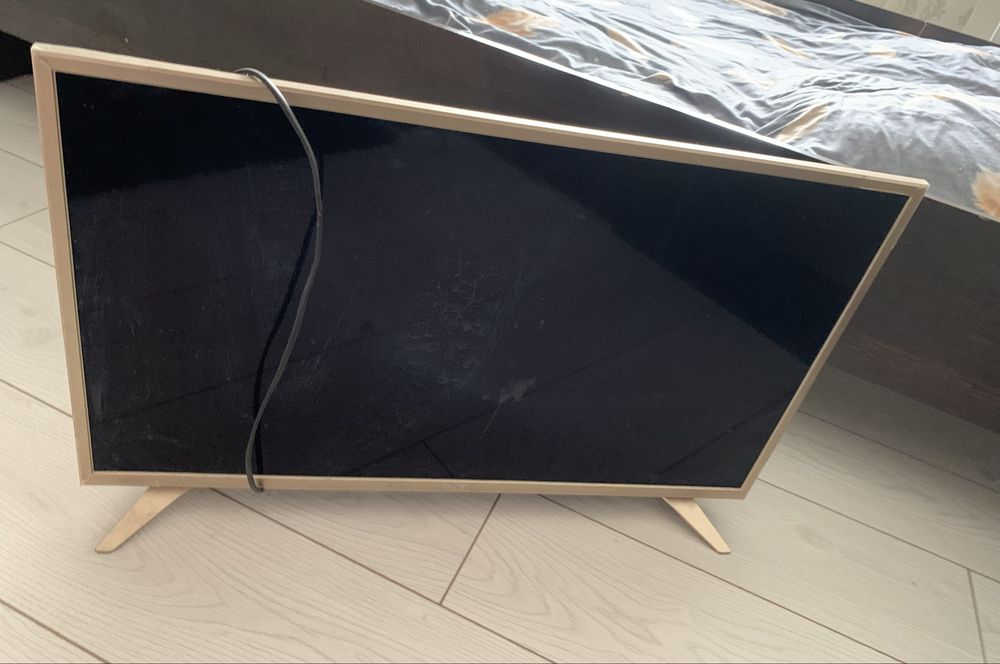 продается телевизор artel