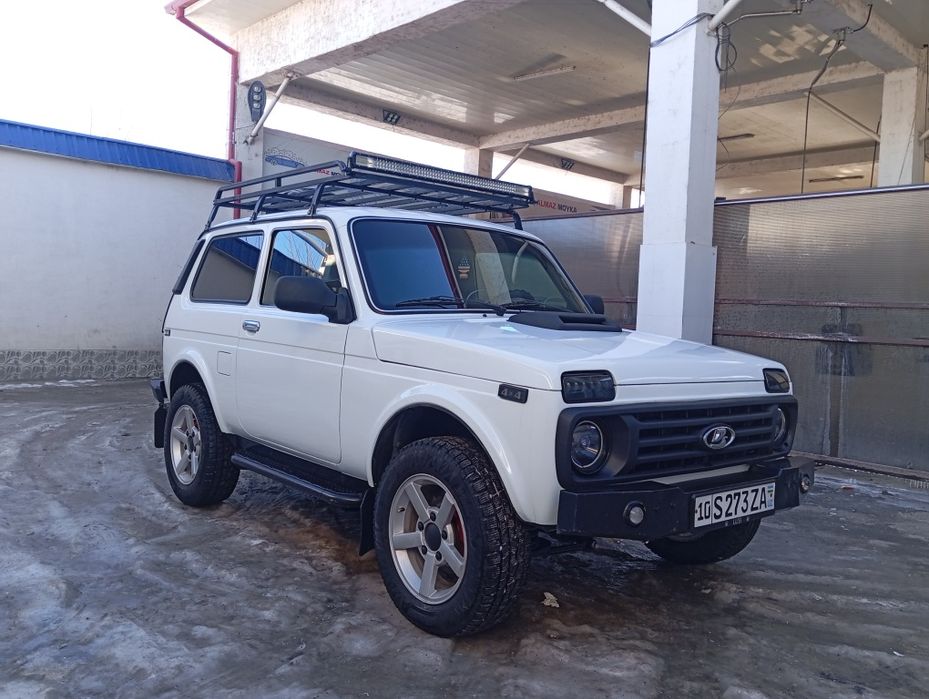 Нива 2121 сотилади