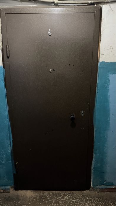 Продам дверь железный в хорошем состоянии