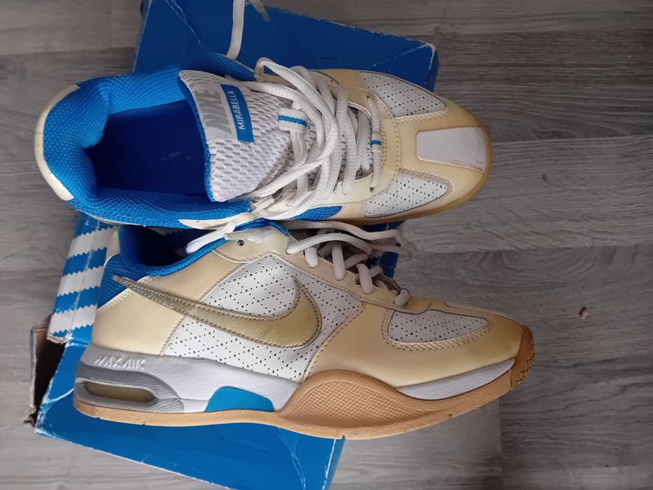 Vand adidasi nike Air Max