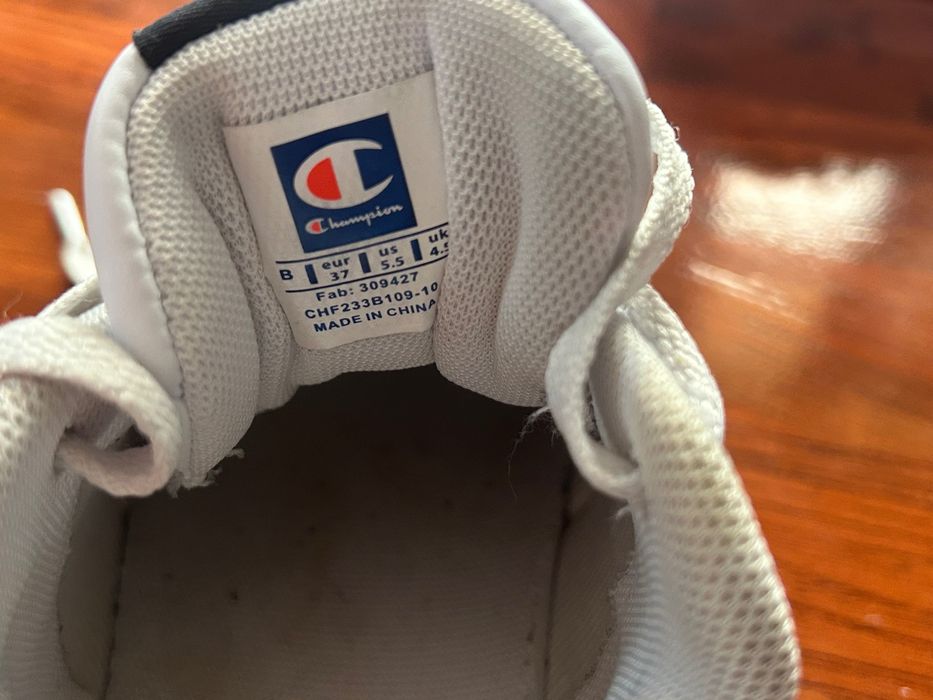 Vând încălțăminte în stare foarte bună