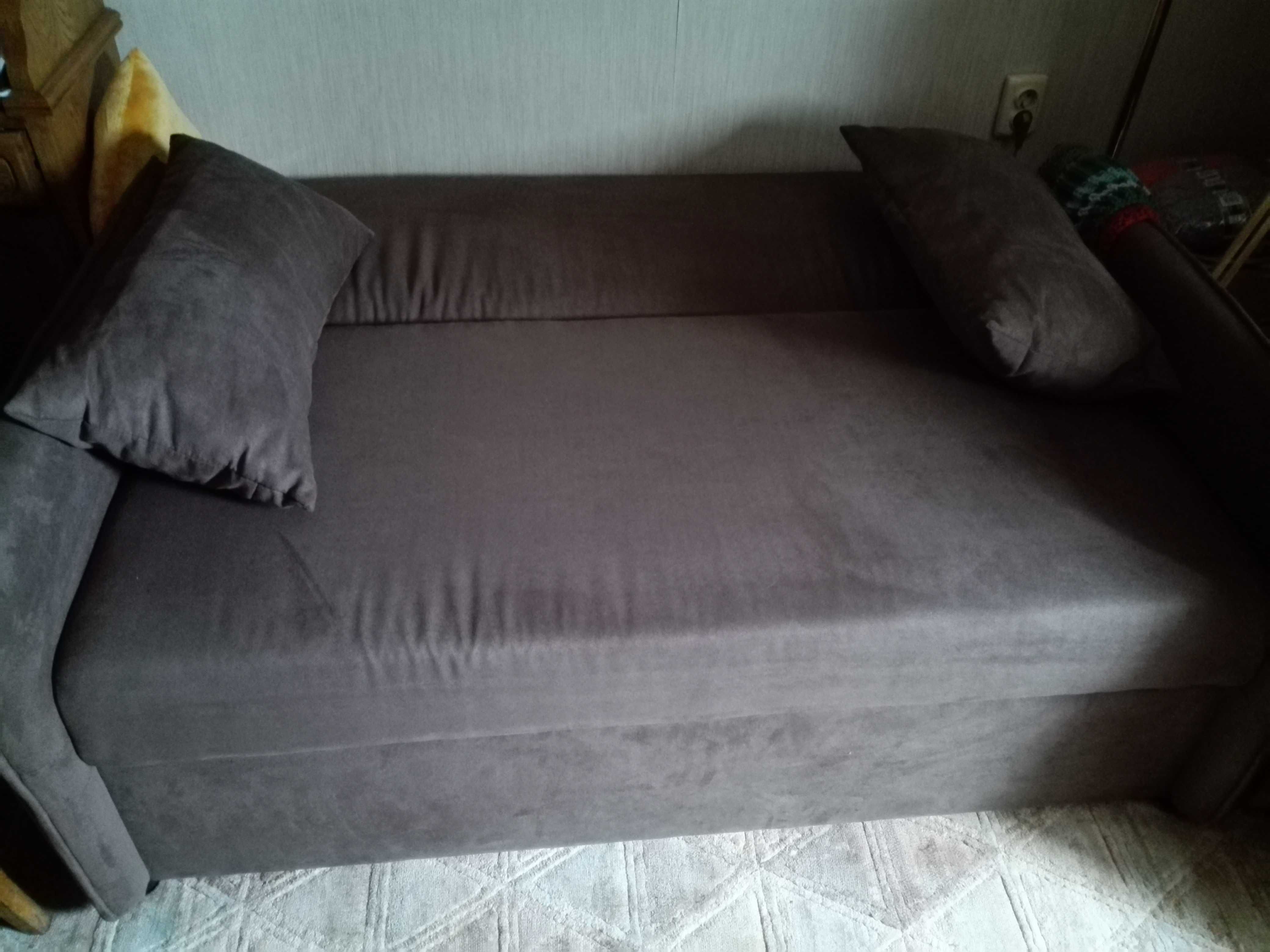 Продавам разтегателен диван