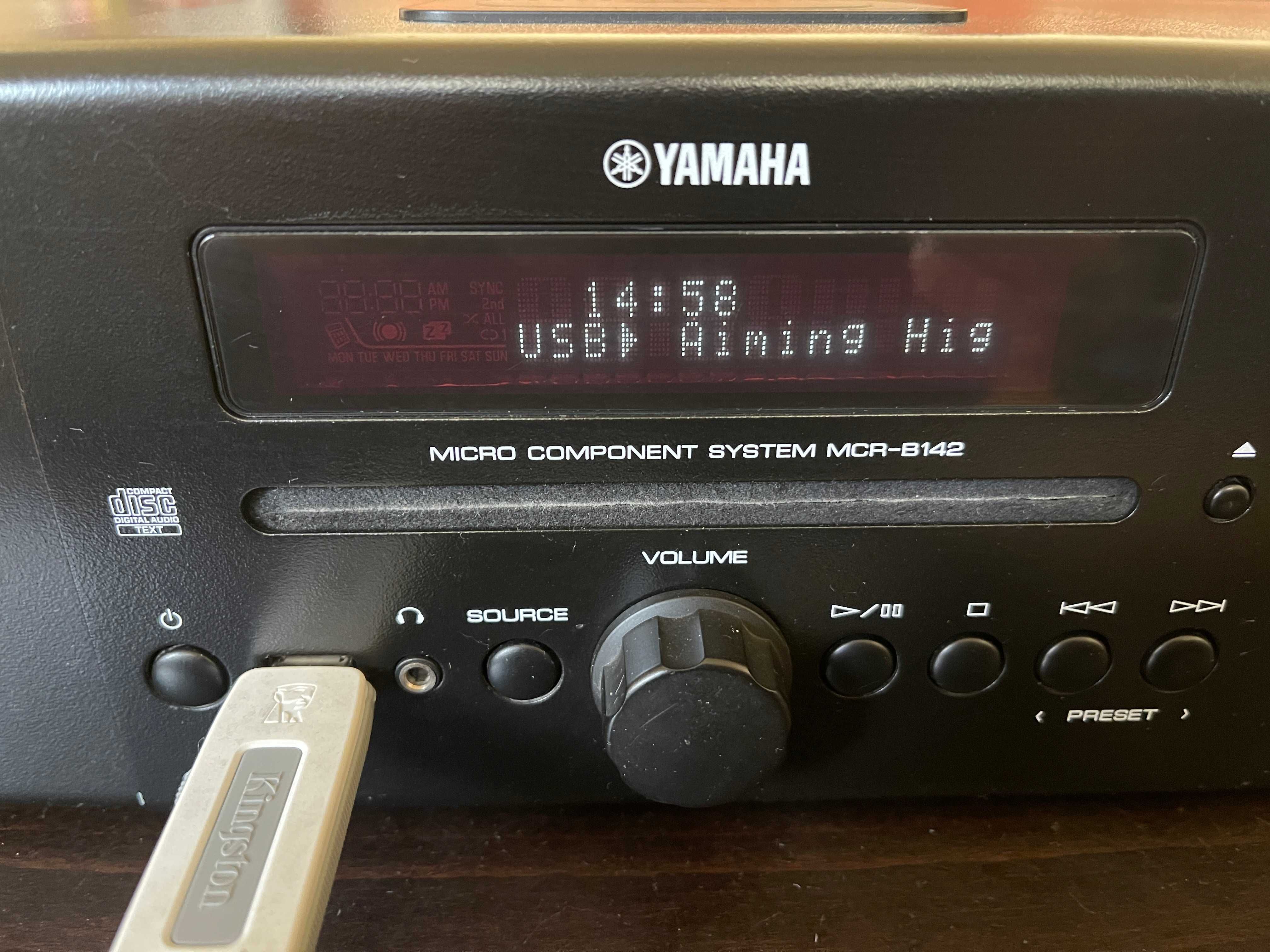 YAMAHA MCR-B142 micro система CD колони дистанционно MP3 USB Bluetooth