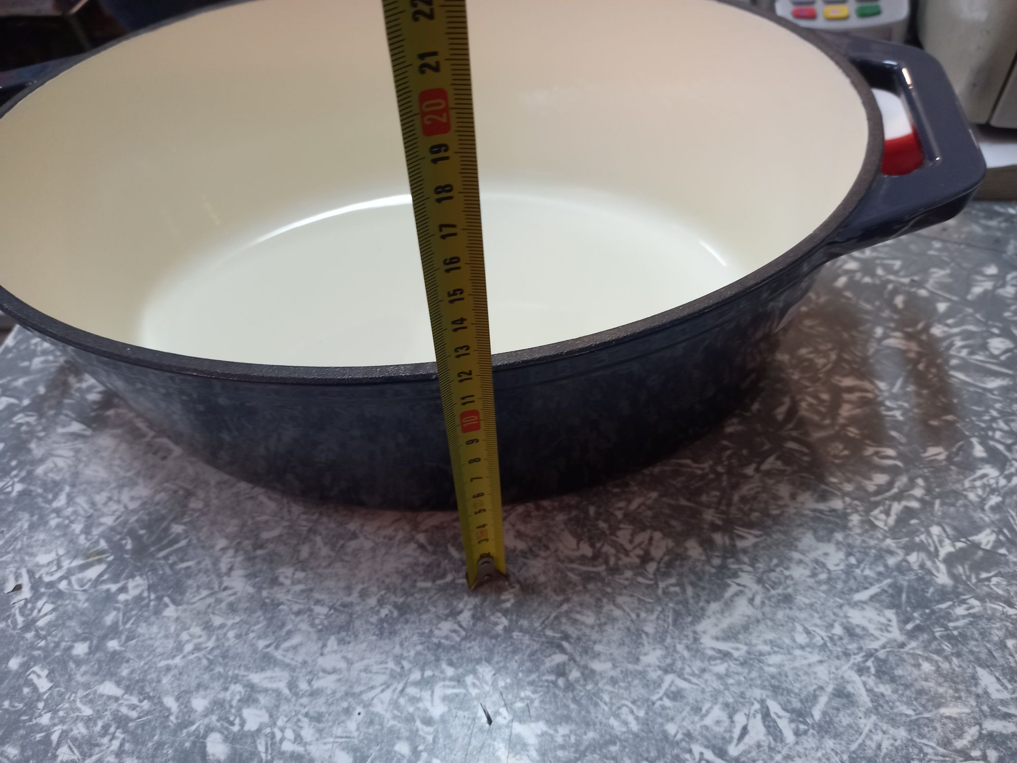 Cratiță fontă emailată 7,5 L pentru friptură de rață la cuptor