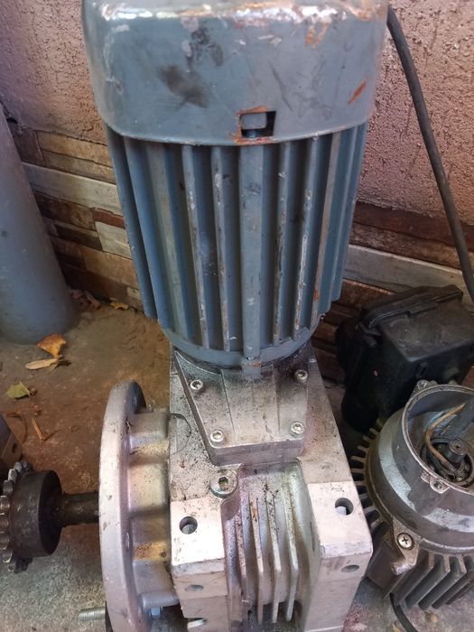 Motor  cu reductor.
