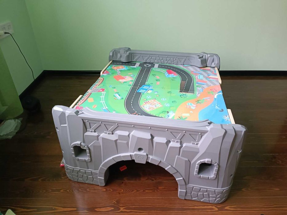 Hape - Дървена влакова композиция с маса