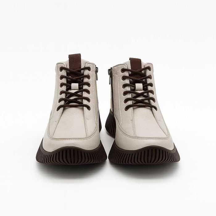 Дамски светлобежови боти от естествена кожа с тъмнокафява подметка