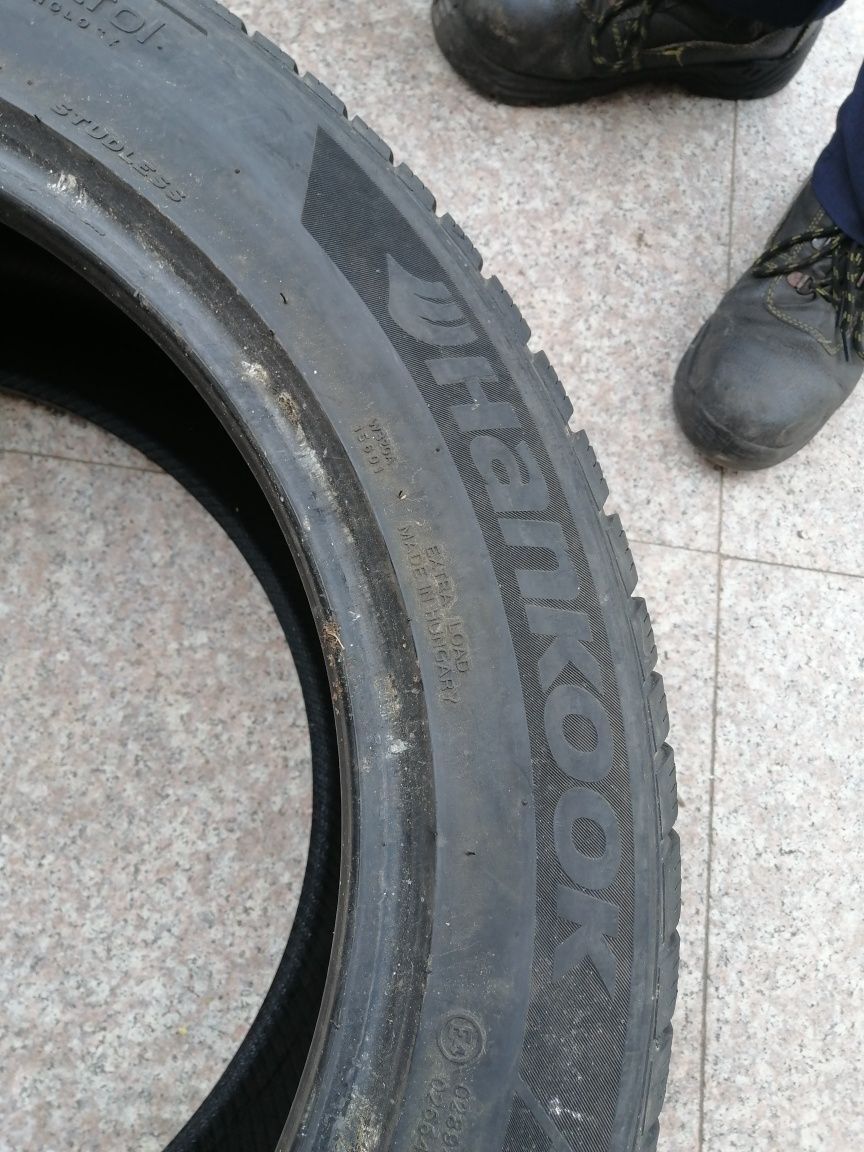 Vând 2 anvelope 285/45/19 hankook