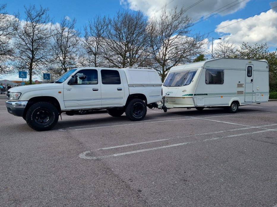 Autoutilitară Toyota Hilux 2.5 d4D 102 cai cu TVA si vamă platită