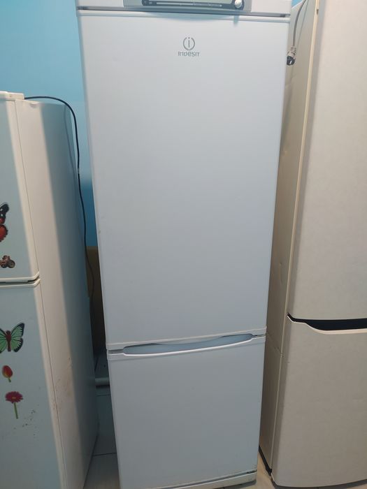 Продам холодильник indesit
