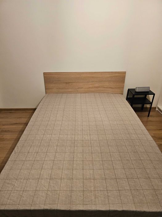 Продавам легло с матрак 140×200