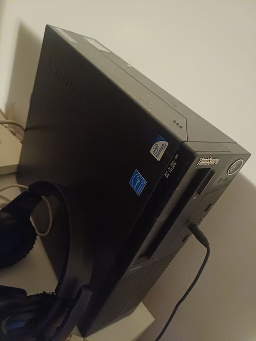 Lenovo m82 pc cu tot cu monitor