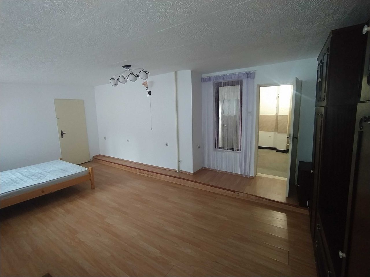 Продава се Двустаен апартамент в Стара Загора, Център - 76 кв.м за 856 €/кв.м - Снимка #3