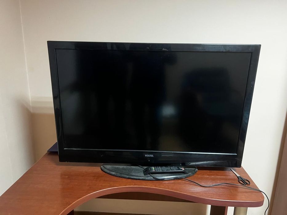 Телевизор 15к срочно