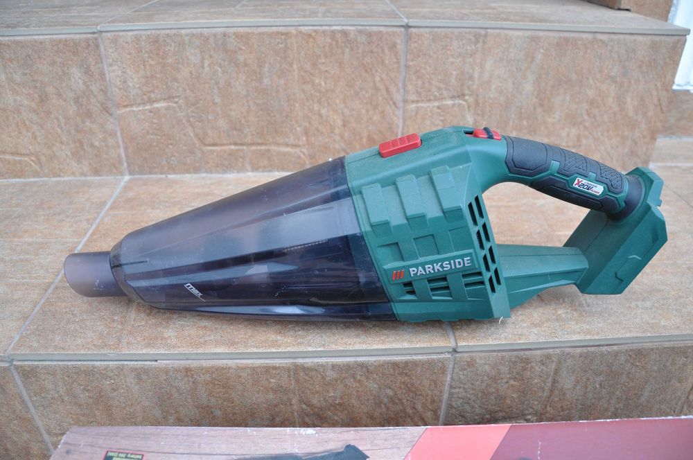 aspirator acumulator 20v Parkside cu acumulator si incarcator