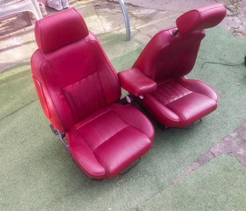 Vând scaune Alfa Romeo roșii