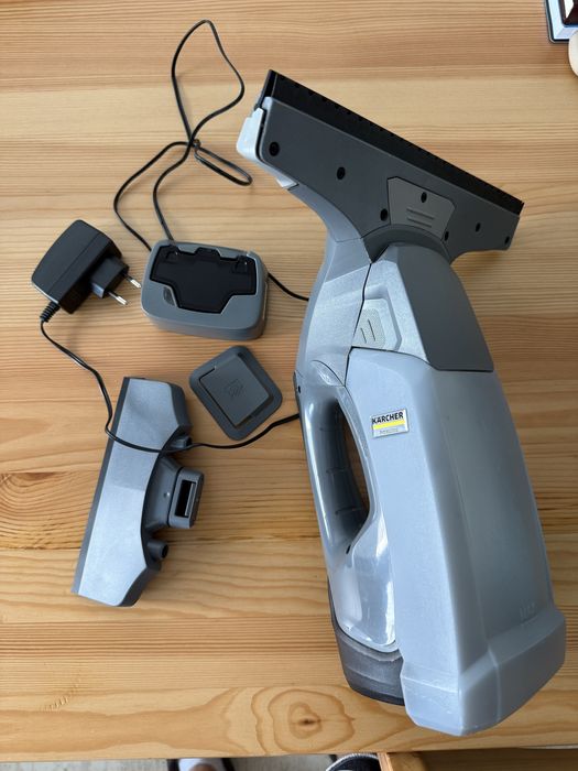 Aspirator de geamuri profesional Karcher WVP 10 cu 2 acumulatori