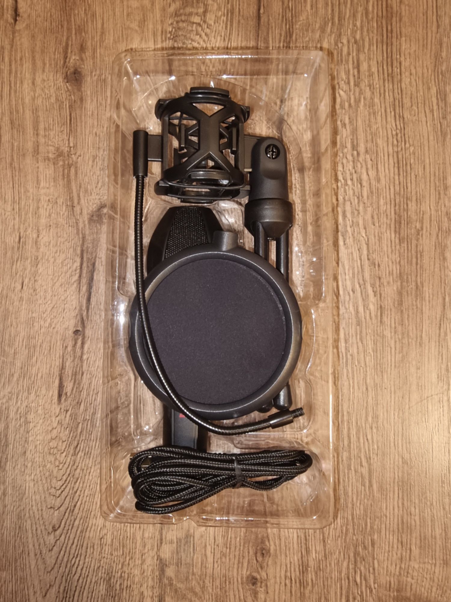 Продаю микрофон Redragon Quasar GM200
