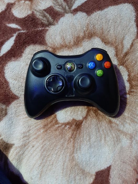 Vând manetă originală Xbox 360 în stare bună wireles
