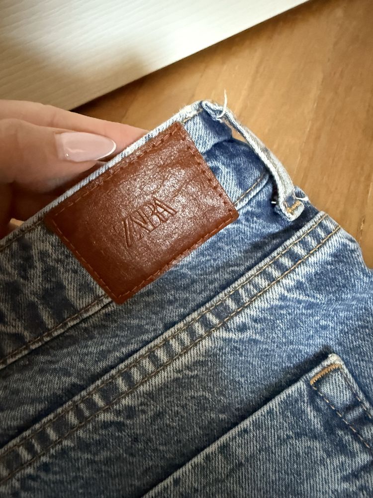 Дънки с камъчета Zara