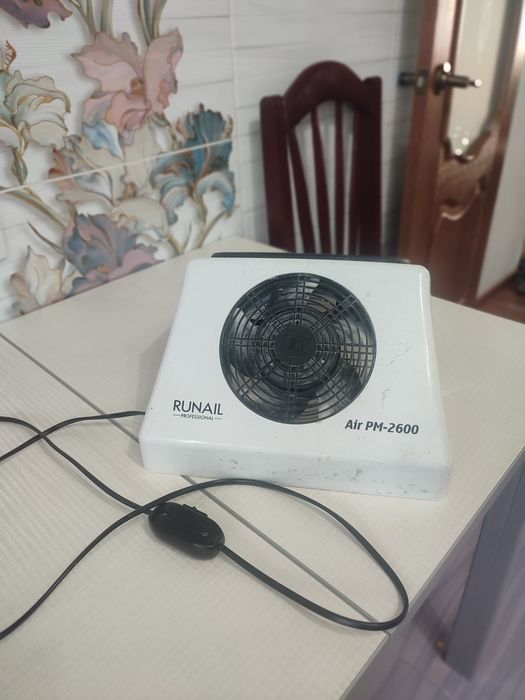 Настольный маникюрный пылесос