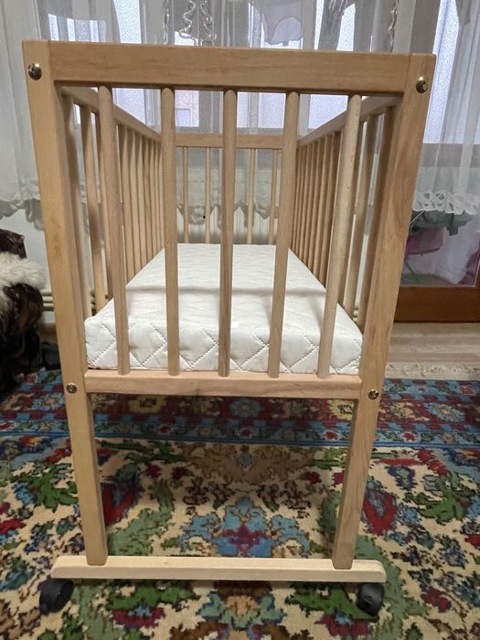 Vând pătuț nou pentru bebeluși.