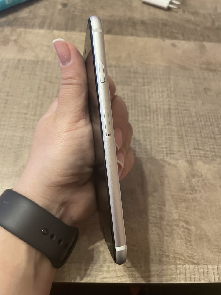 Iphone SE 2020 64GB бял