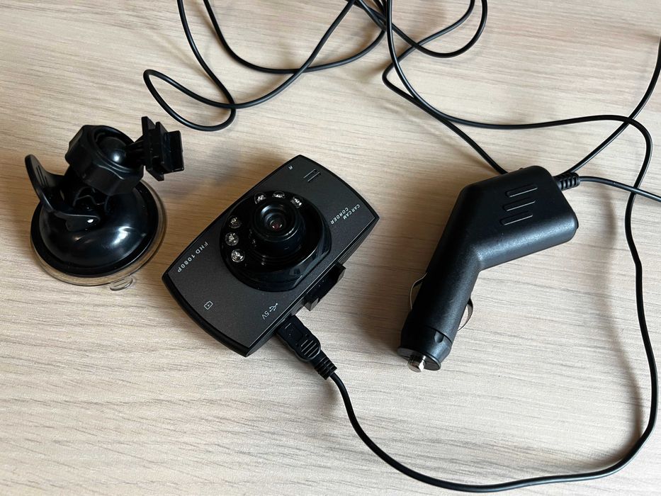 Camera bord masina + card memorie 16 GB SONY, FULL HD, suport parbriz