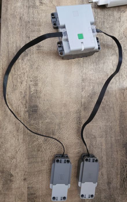 Продам моторчики Lego и hub к ним