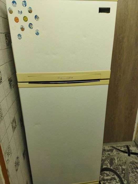 Продаётся холодильник б/ у  производство Корея.