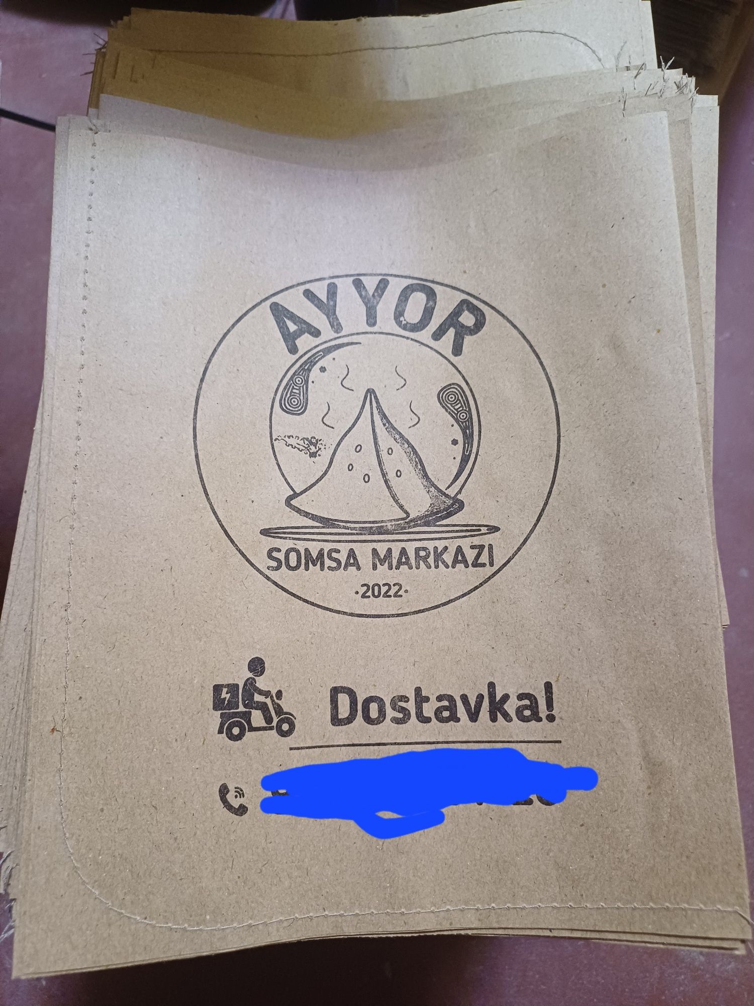 Somsa va gummalar uchun qog'oz paketlar bor