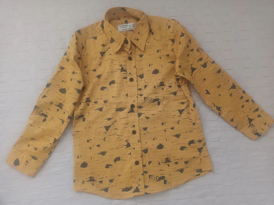 Продавам детска риза за момче