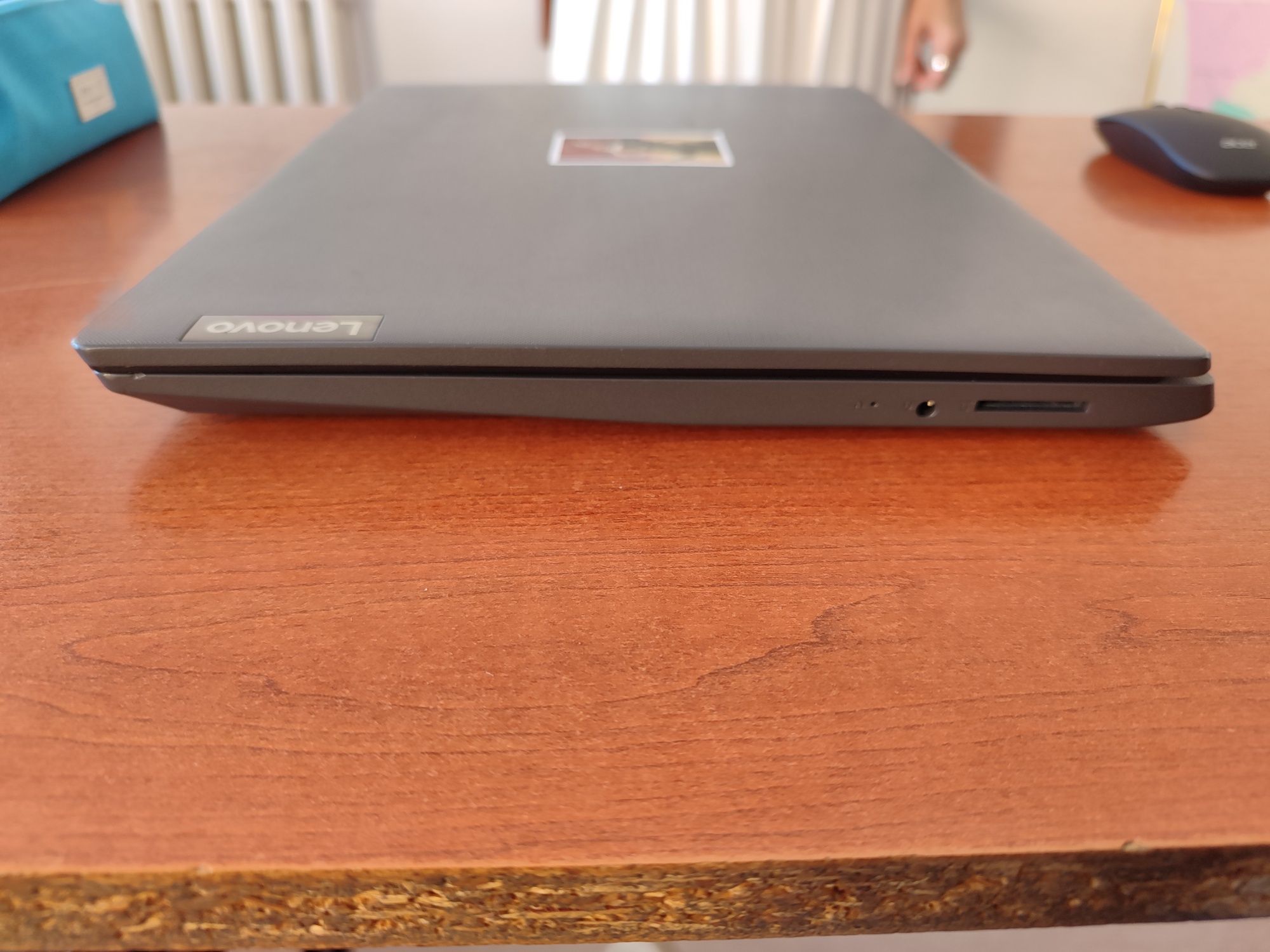 Ноутбук Lenovo V14-IGL серый (все работает идеально)