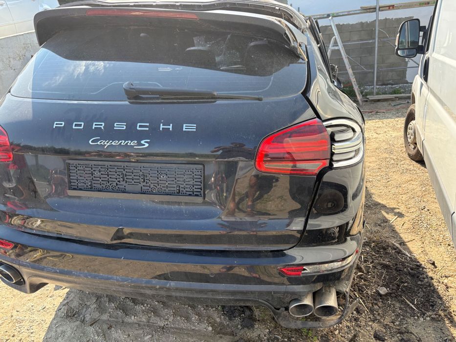 Dezmembrez porsche cayenne 4.2d 2015