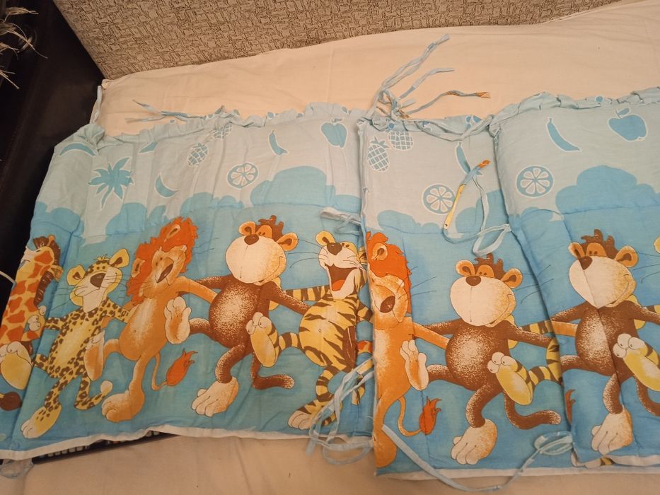 Продам бортики на детскую кровать,,яркие,мягкие,,совсем не дорого